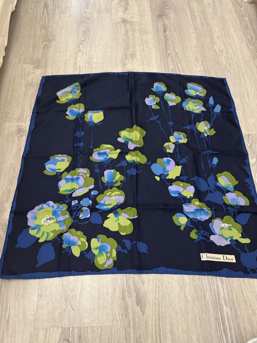 Платки Dior. Givenchy