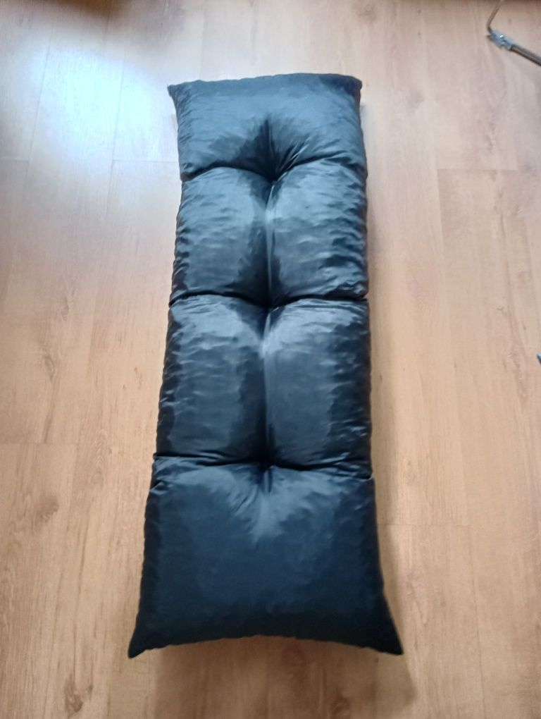 Wygodne poduszki ogrodowe pikowane na meble z palet 120x80 i 120x40