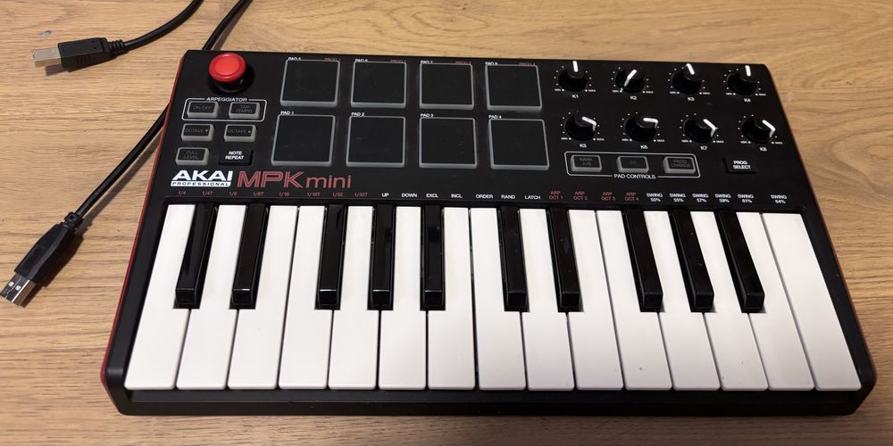Klawiatura AKAI MPK mini mk2 sprawna, z oryginalnym kablem, keyboard