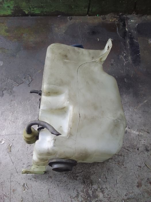 Zbiorniczek płynu spryskiwaczy pompka silniczek Audi A3 8L rok 1997
