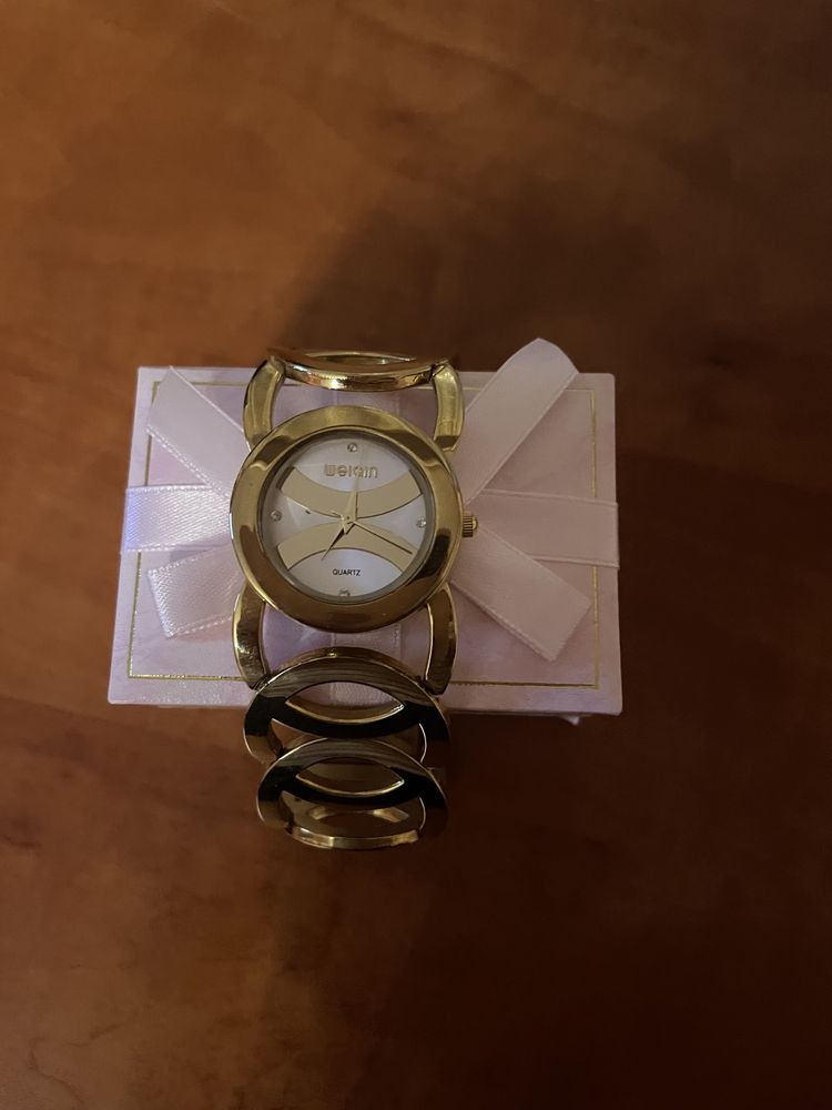 Елегантний жіночий кварцевий годинник weiqin w4805