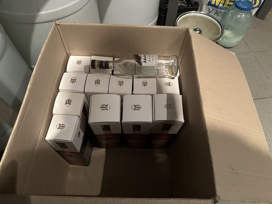 бутилки з під коньяка,текіли віскі итд 0,5 0,7 л..