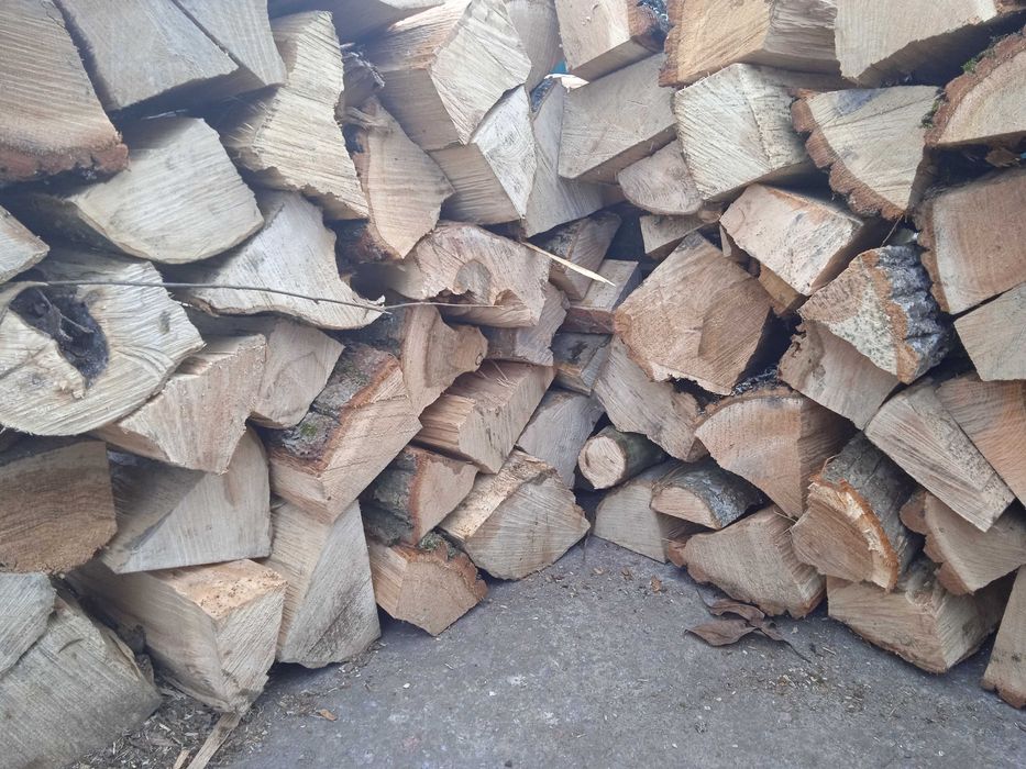 Продам дрова твердих порід різні об'єми деталі за номером телефону,дуб