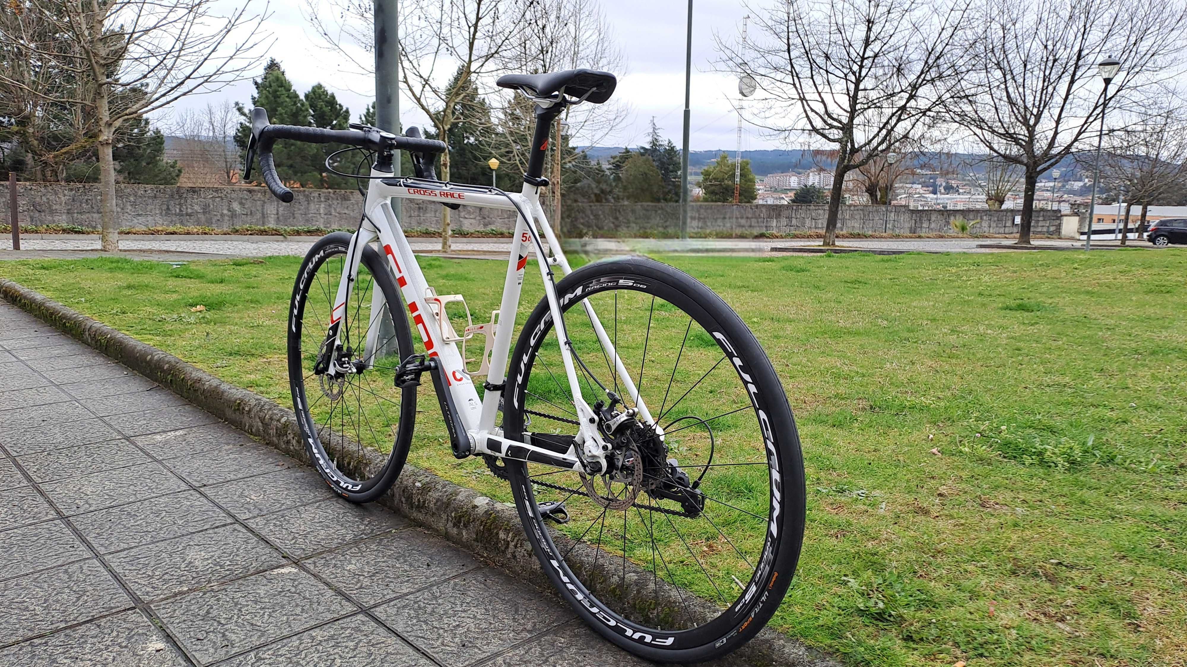 Bicicleta, Cube Gravel.