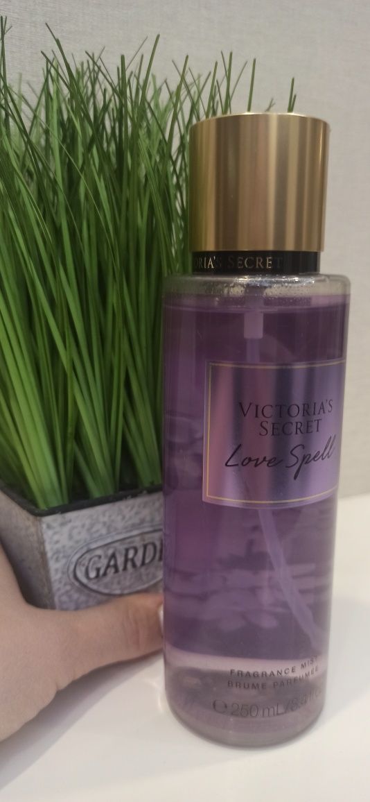 Victoria's Secret Love Spell Body Spray New Collection 250 мл
Спрей дл