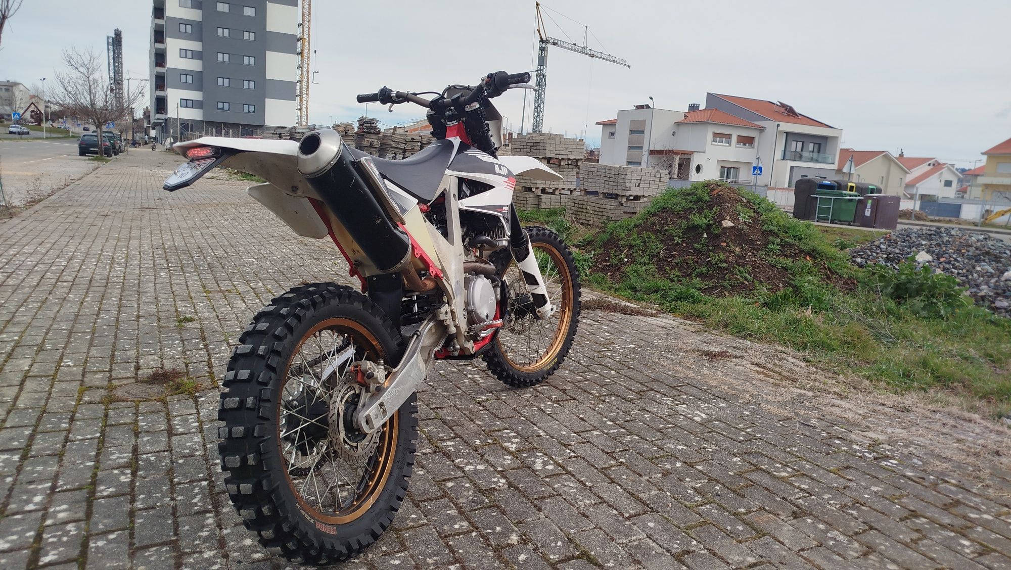 AJP PR5 enduro 250