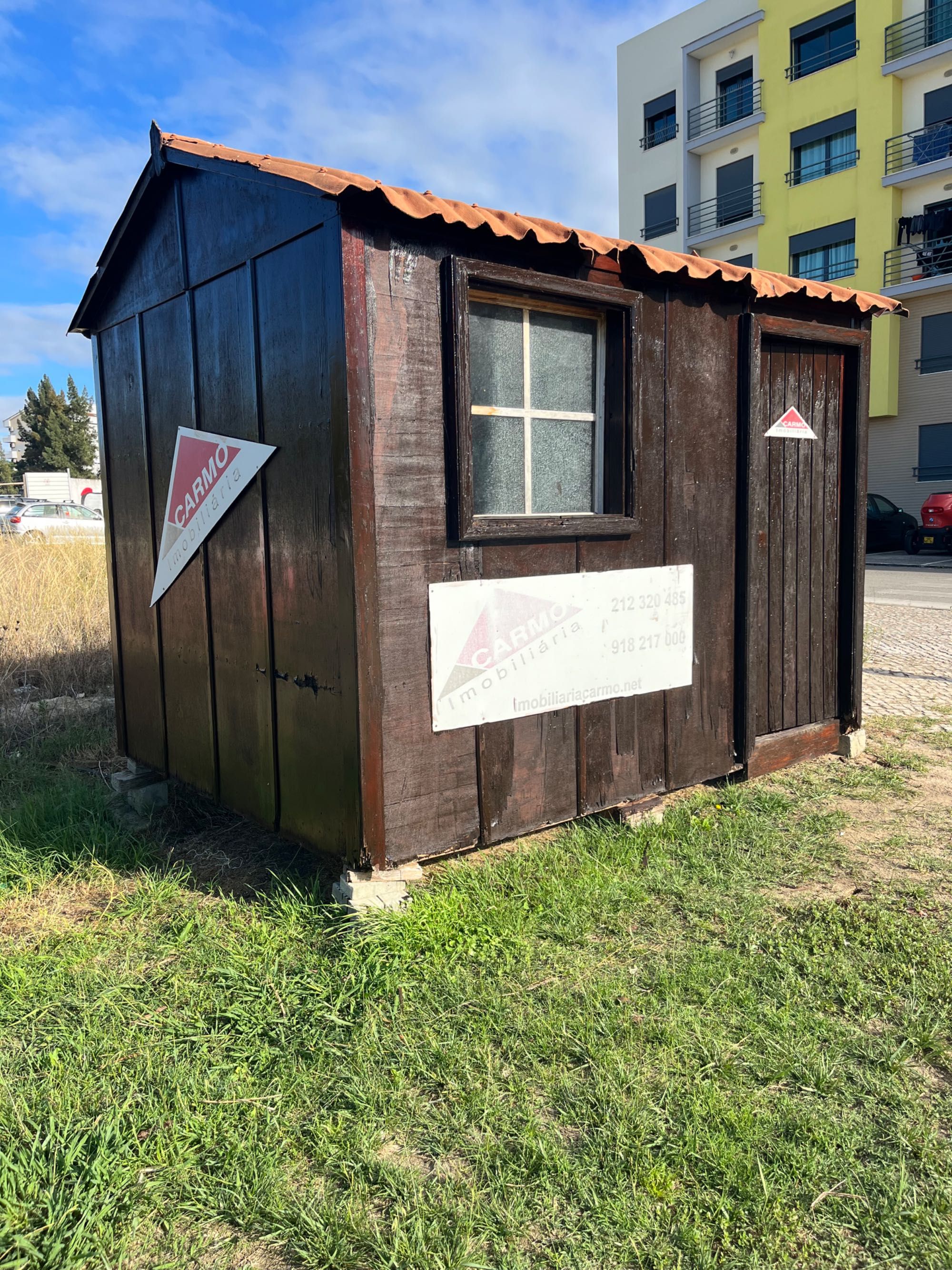 Stand Vendas / Contentor em Madeira Marítima