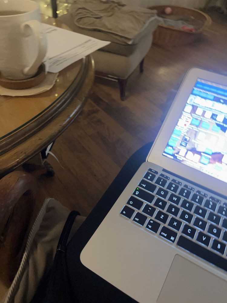 MacBook Air 11 4GB/128GB. Apple.