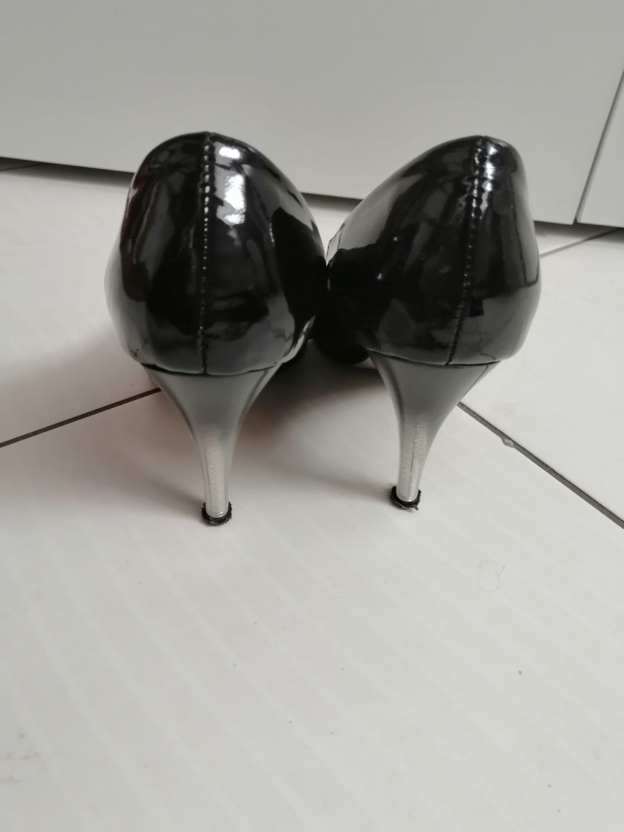 Buty damskie Sapa lakierki na obcasie rozmiar 39 40