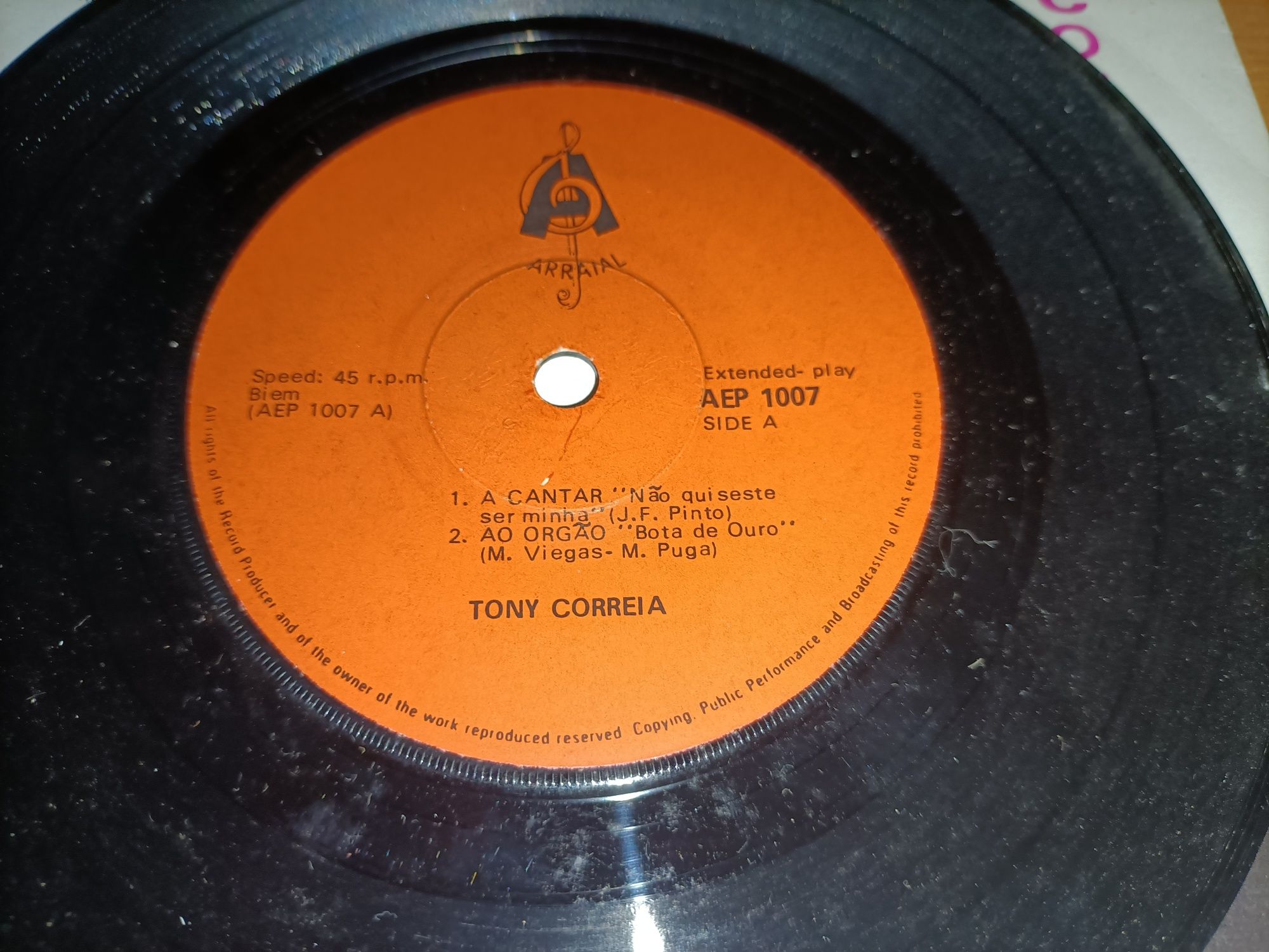 Tony Correia_Vinil