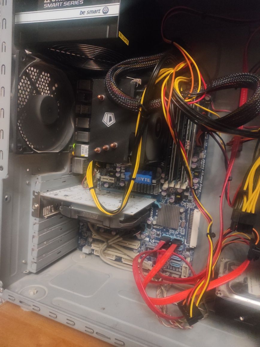 Материнка+видеокарта+процессор+ddr3 (4 шт.), блок питания, корпус.