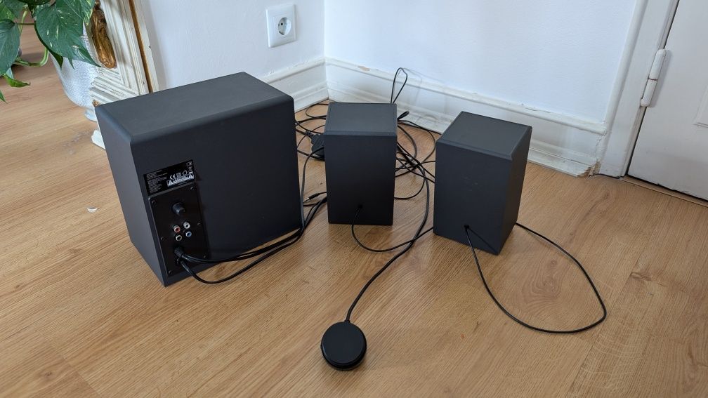 Colunas Logitech Z333 (PC)