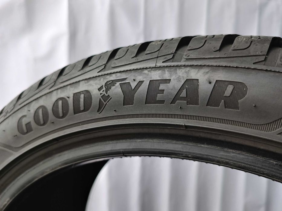 2X 245/40R19 98V Goodyear ultra grip Performance+ 91K