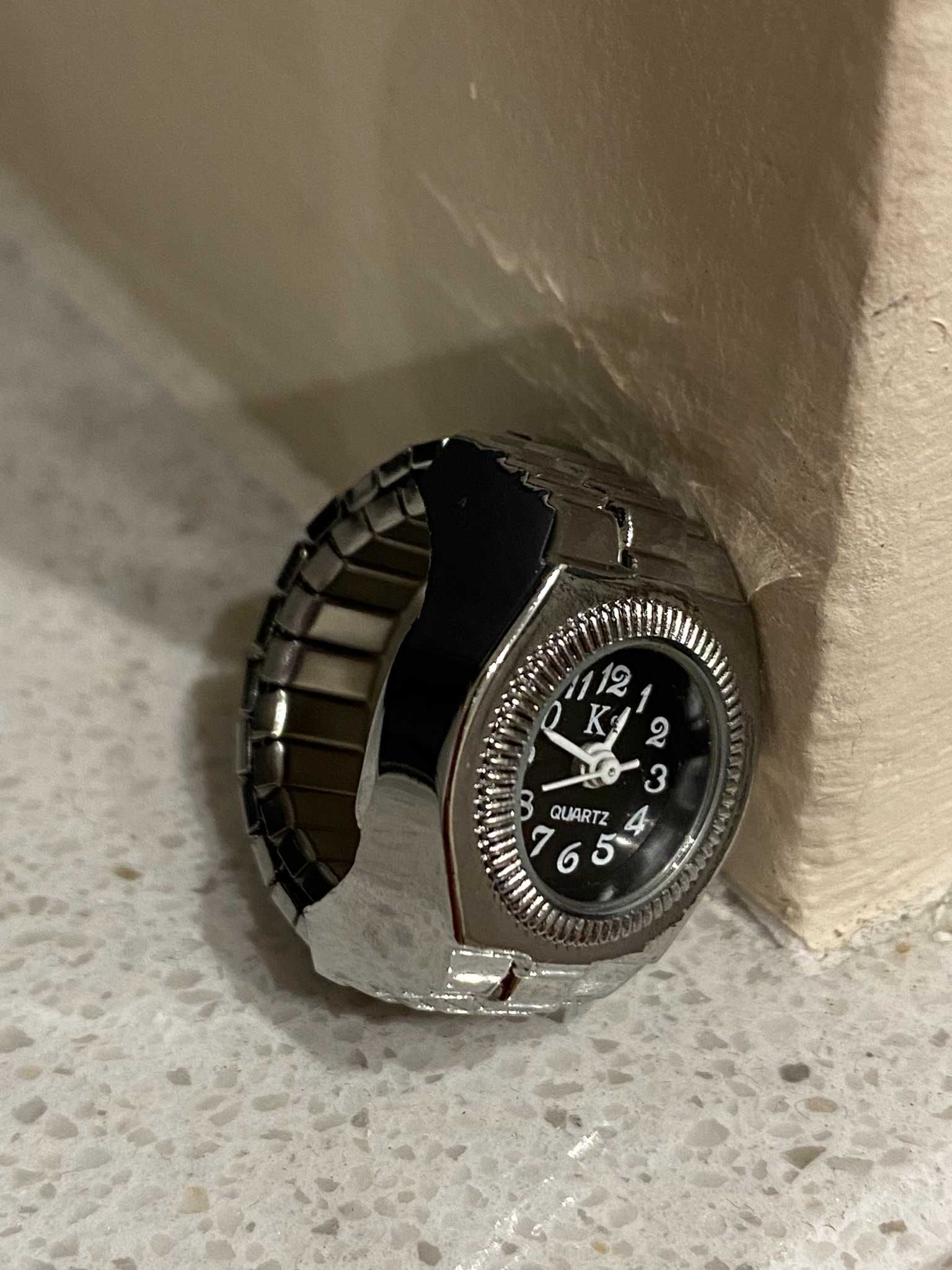 Pierścionek sygnet z zegarkiem działającym vintage