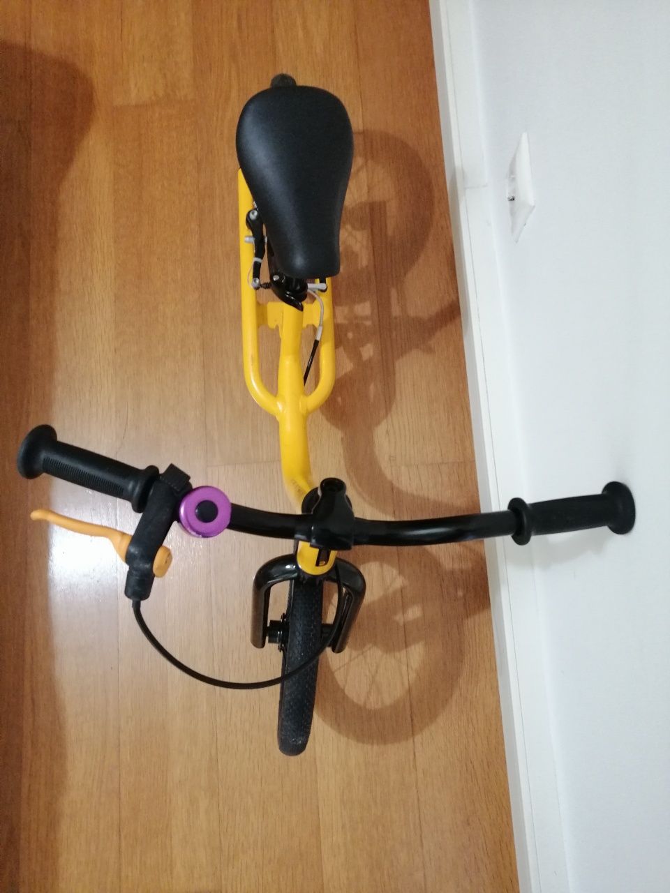 Bicicleta criança B'twin roda 12 (capacete+campainha)
