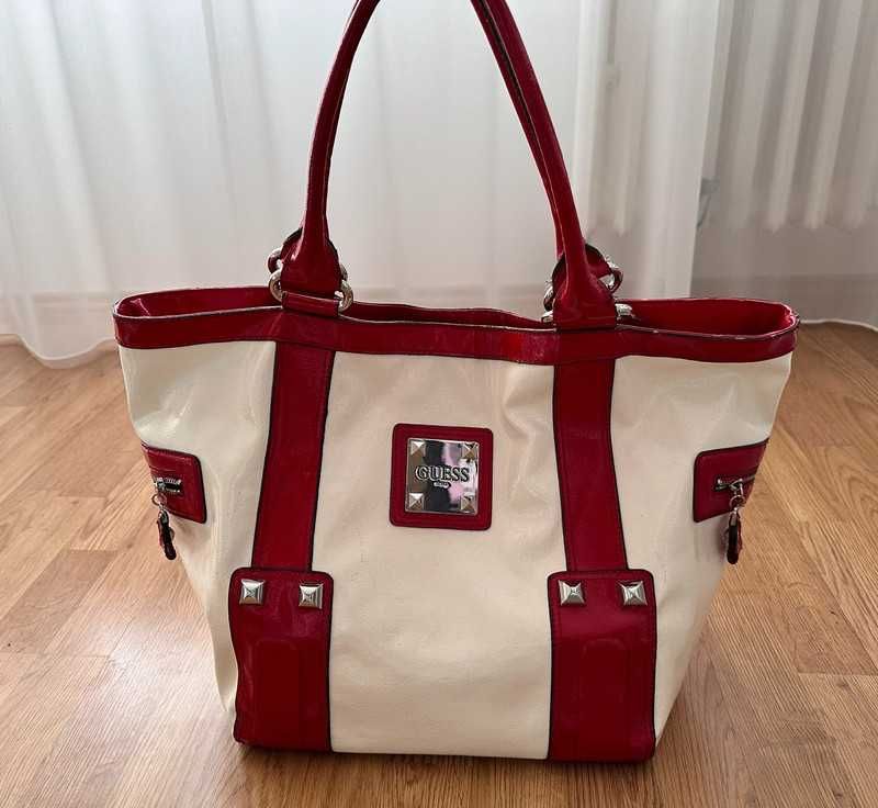 Piękna i elegancka torebka GUESS