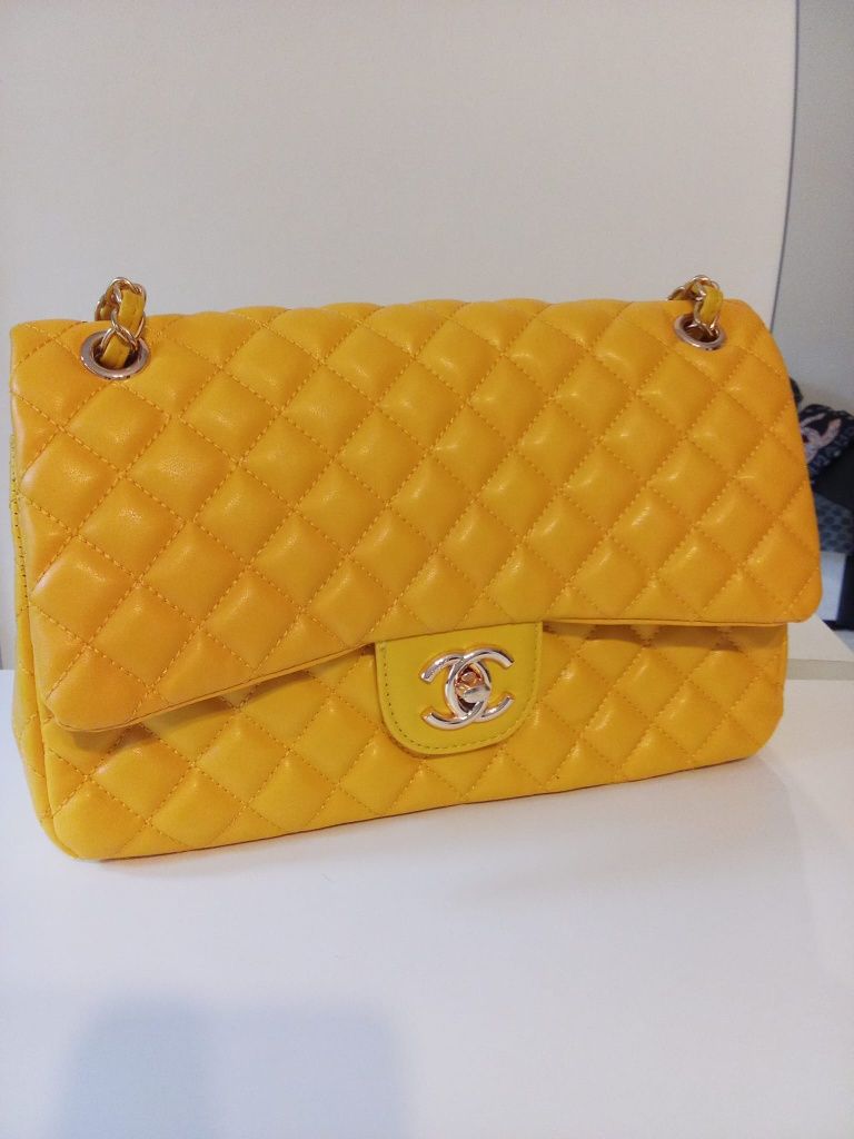 Piękne torebka Chanel wiosenne model stanie idealnym