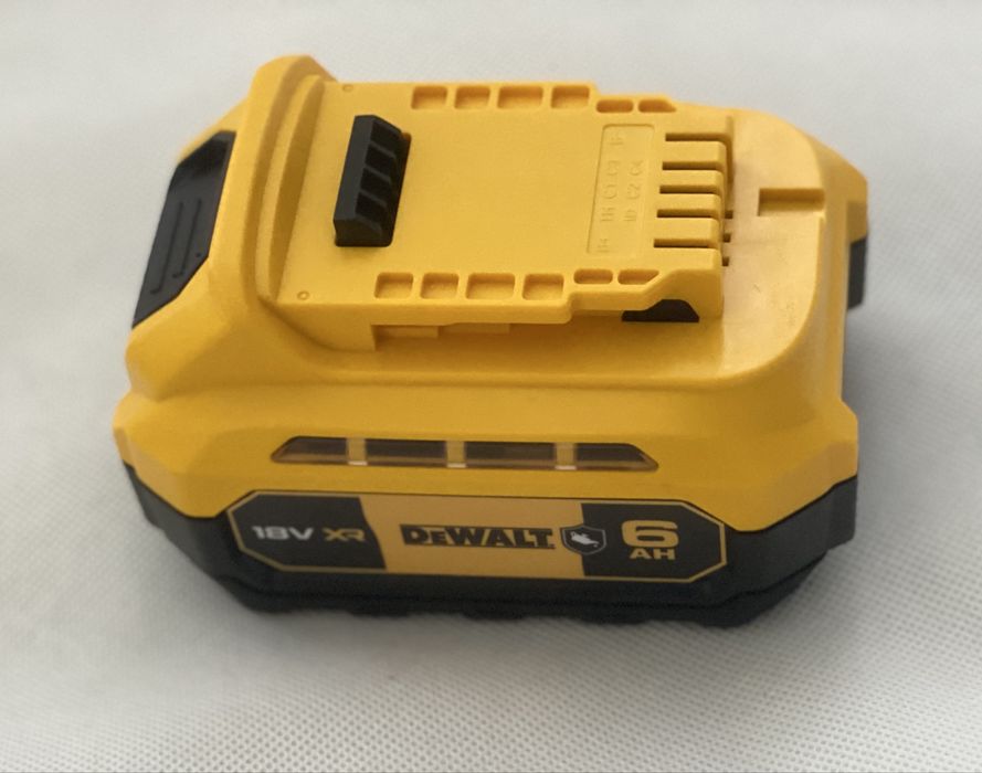 Акумулятор /Батерея Dewalt 6ah /XR -Посилений корпус низ прорезинений