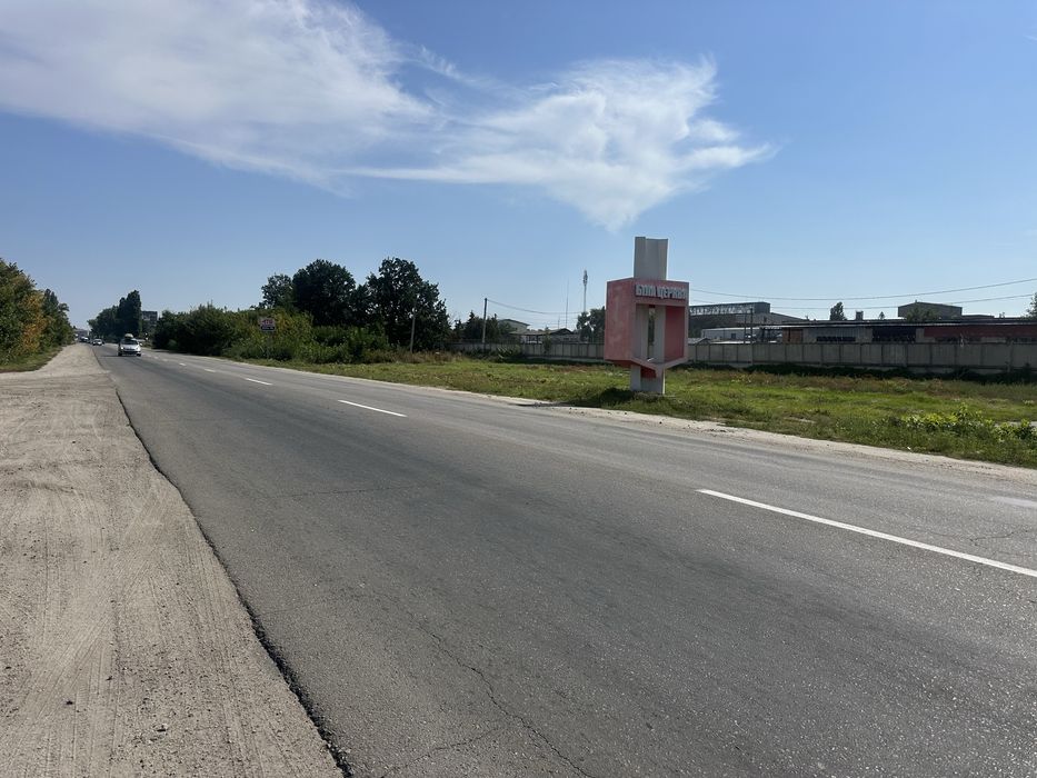 Здам в оренду фасадну ділянку паркінг 85х15м