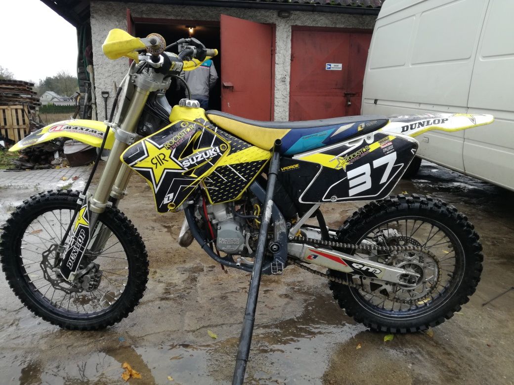 Sprzedam Suzuki RM 125 GRTISY za około 1 tys czytaj opis