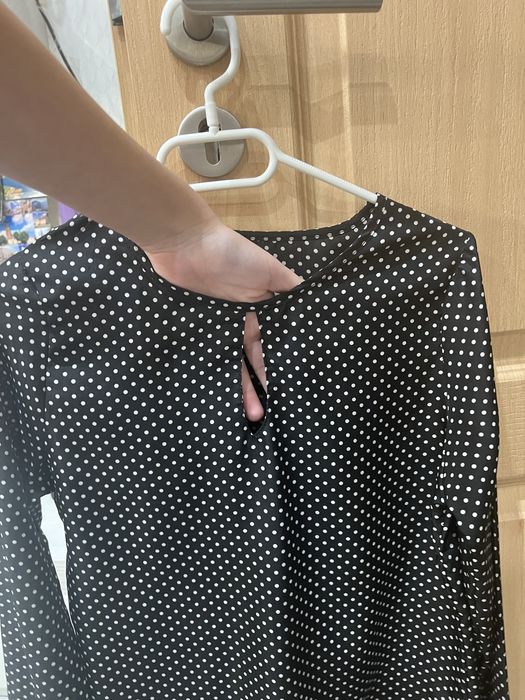 Bluzka czarna w groszki z długim rękawem rozm. M