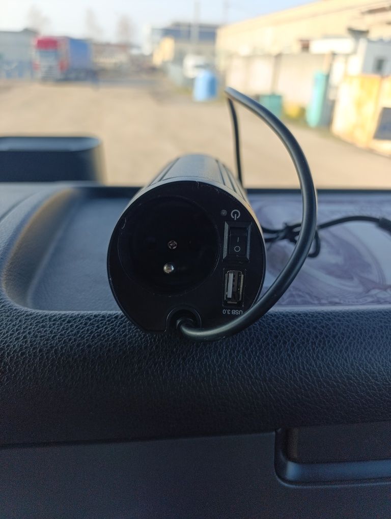 Інвертор перетворювач 12-220v в авто