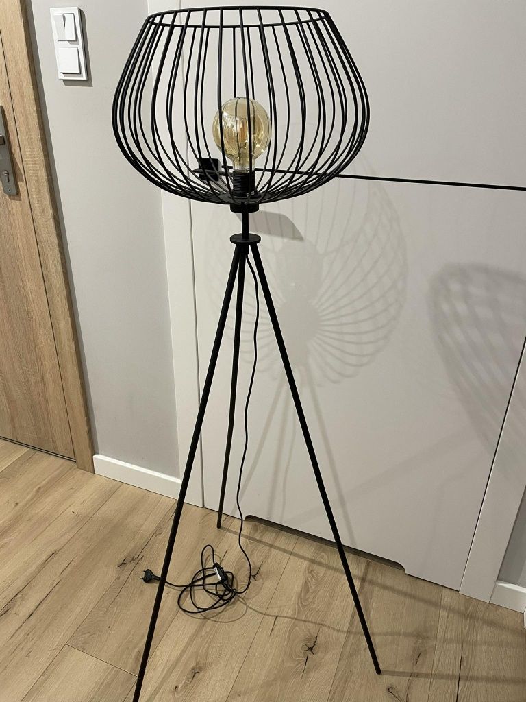 Lampa stojąca czarna metal