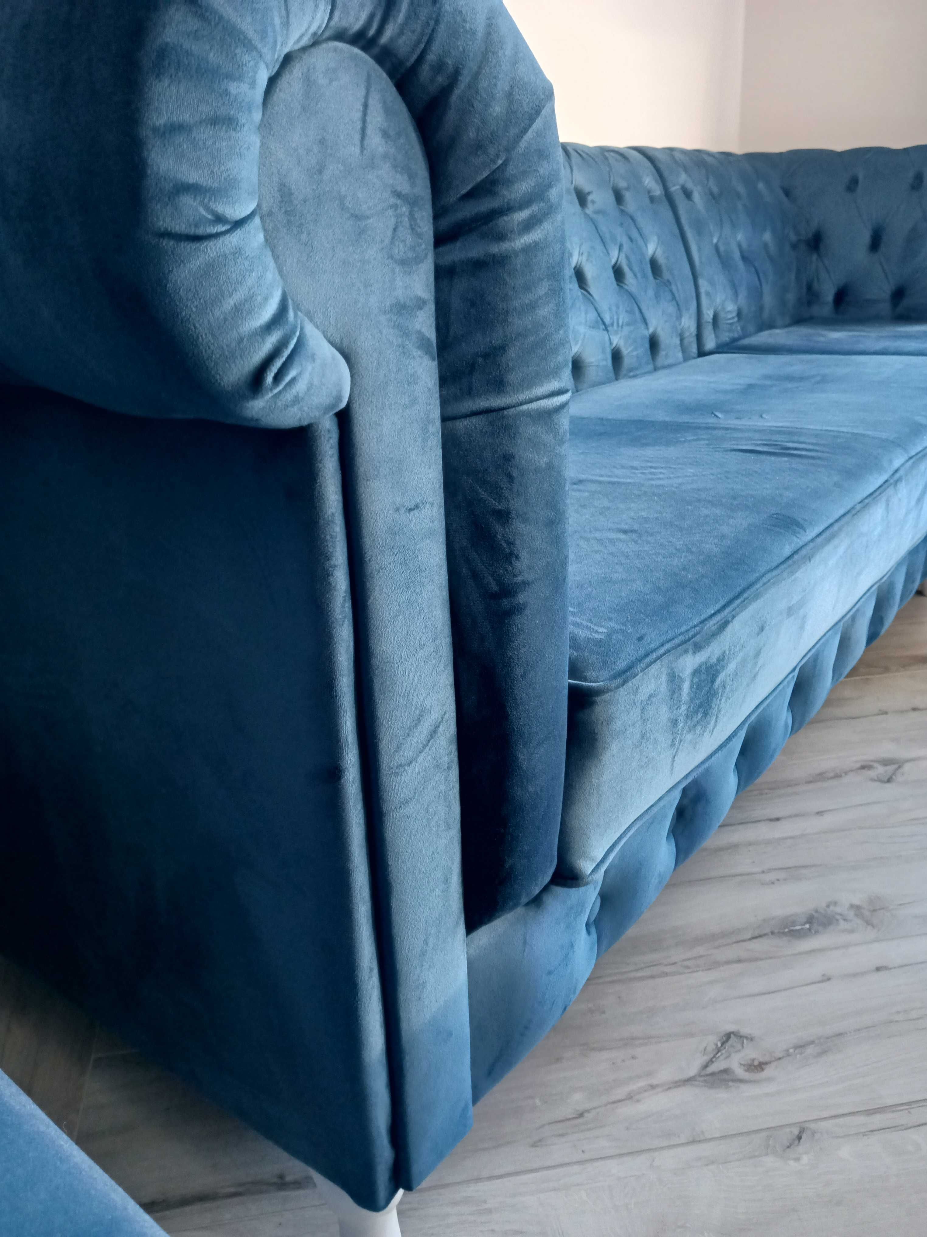 Sprzedam salonową sofę narożną w stylu Chesterfield