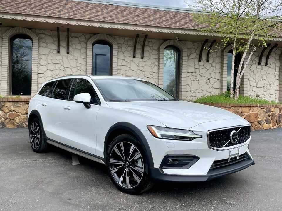 2023 Volvo V60 Cross Country B5 AWD ULTIMA