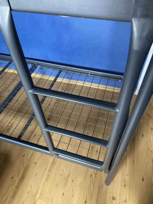 Łóżko piętrowe metalowe z IKEA „SVÄRTA”