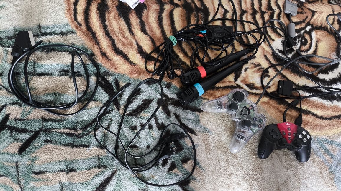 SCPH 30003 R PlayStation 2 Slim + pady, mikrofony i gry SingStar