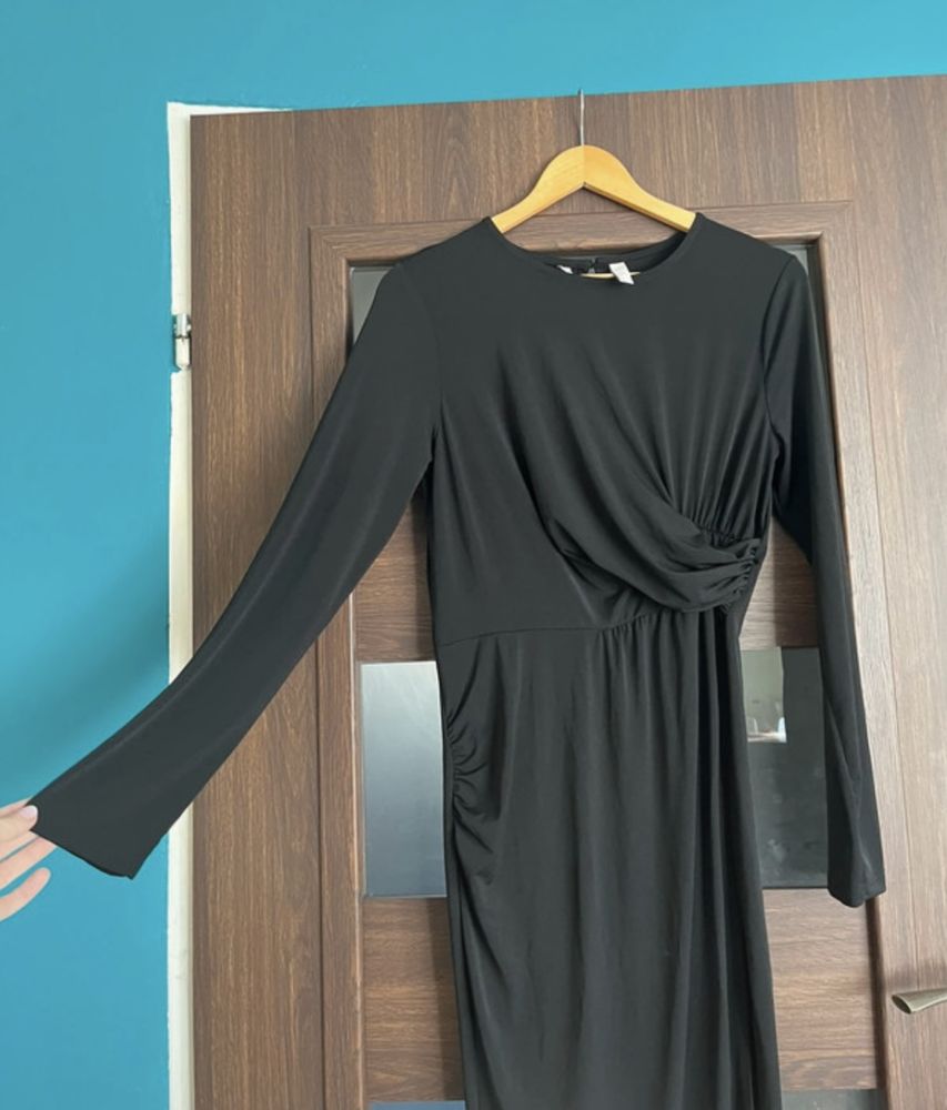czarna sukienka wizytowa Bodyflirt r.S/M ,