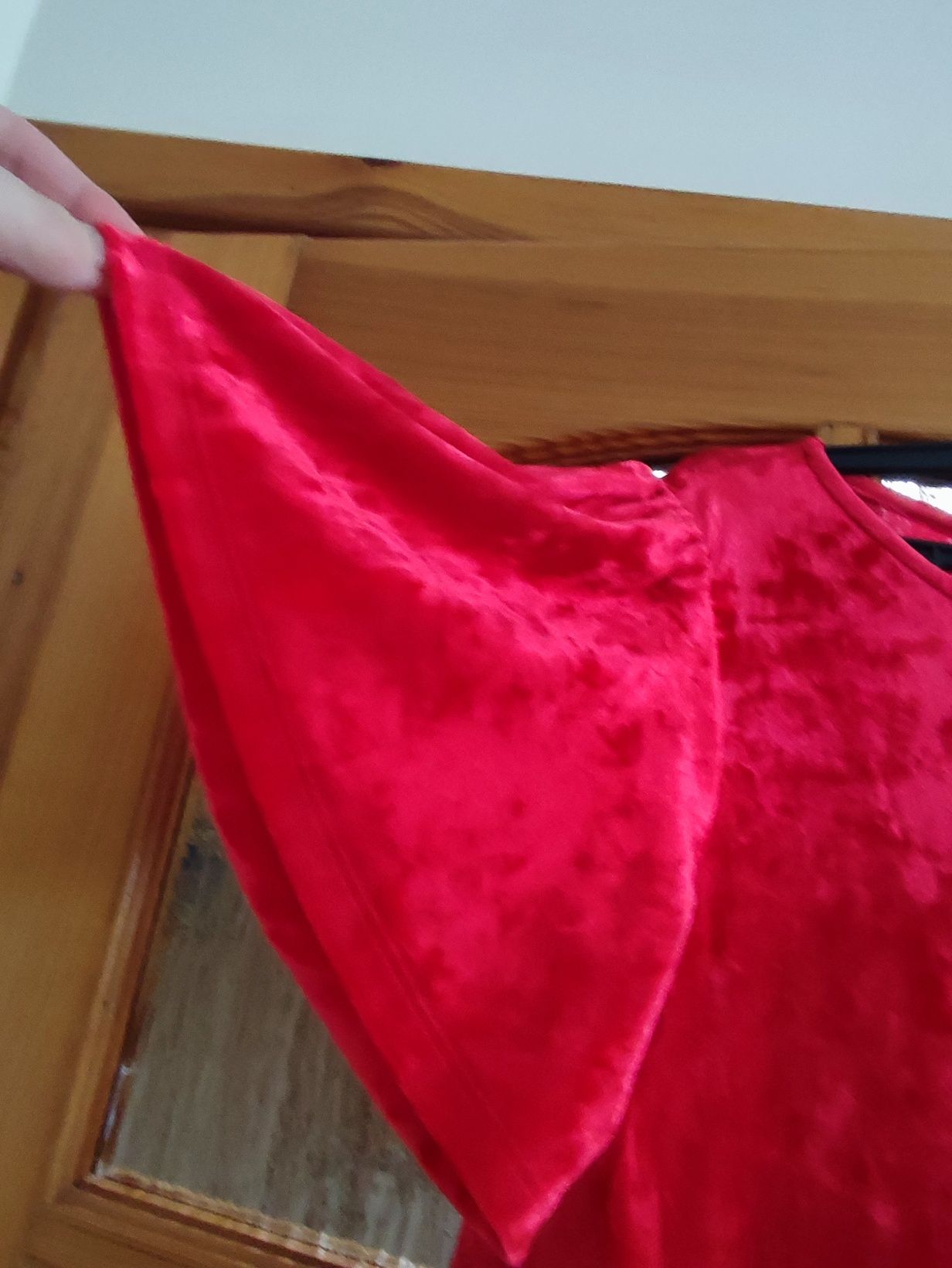 Sukienka z aksamitu czerwona