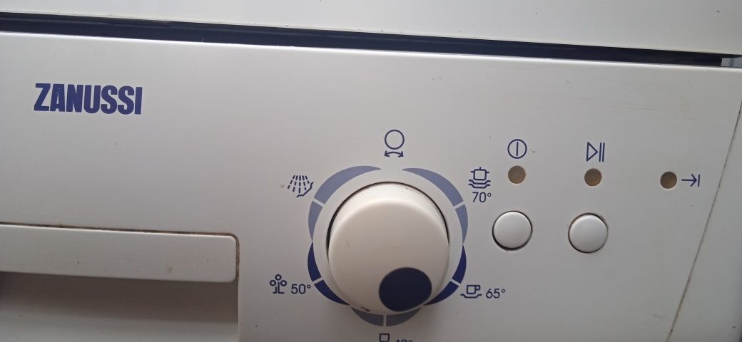 Посудомийна машина  Zanussi