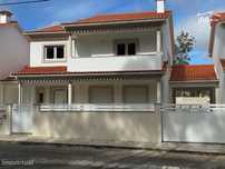 Moradia T4 com piscina, jardim, churrasqueira, garagem em Fatima  P...