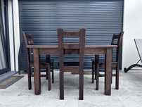 Mesa e cadeiras madeira de castanho maciça
