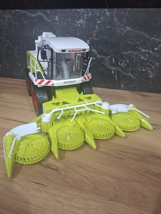 Kombajn do kukurydzy model z ruchomymi częściami nowy na prezent