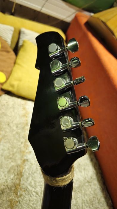 Silent гітара з можливістю грати в навушниках