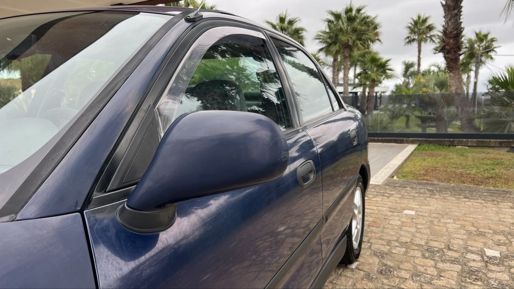 Mitsubishi Carisma ano 1999 gasolina trato financiamento