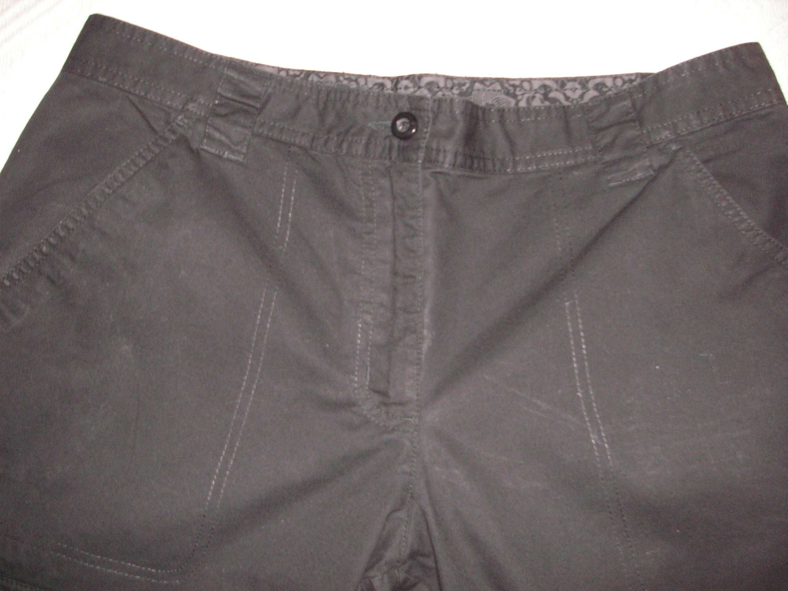 Calções Quechua Preto e Blusa / Túnica Isis Branco e Fio Prateado