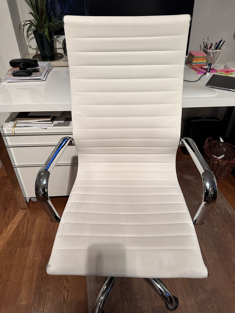 Fotel biurowy ergonomiczny bialy