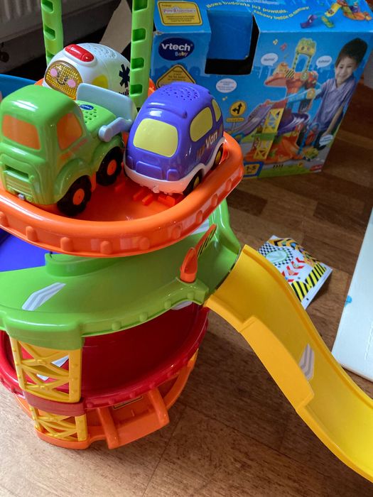 Vtech wieża parkingowa z autkami