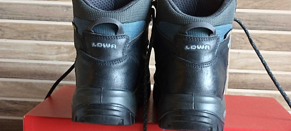 Черевики  " LOWA " (GORETEX)   -39 р  Made in Slovakia