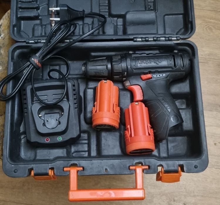 Продам аккумуляторный шуруповерт Dnipro-M 12v