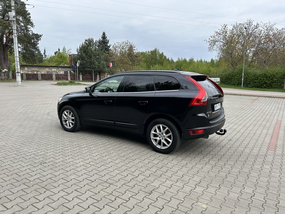 Volvo XC60 Momentum 2.0 D3 163KM Manual Hak BiXenon PDC Serwisowany