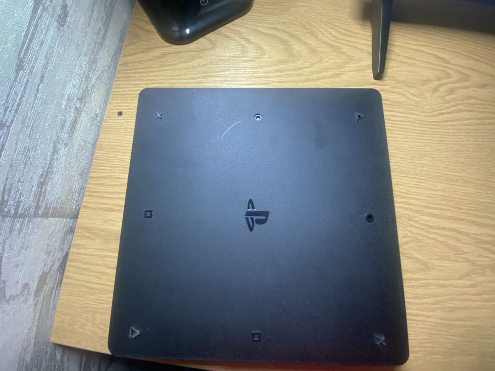 Продам ігрову консоль Ps4
