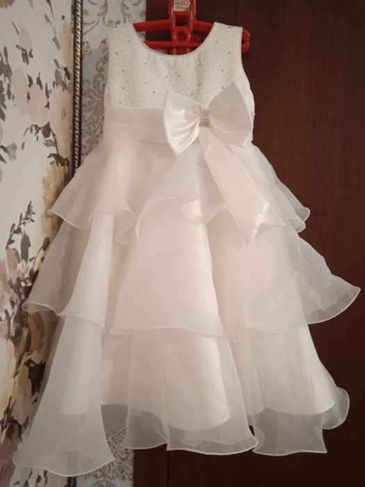 Сукня святкова р.104 НОВА