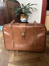 duża brązowa walizka prl vintage