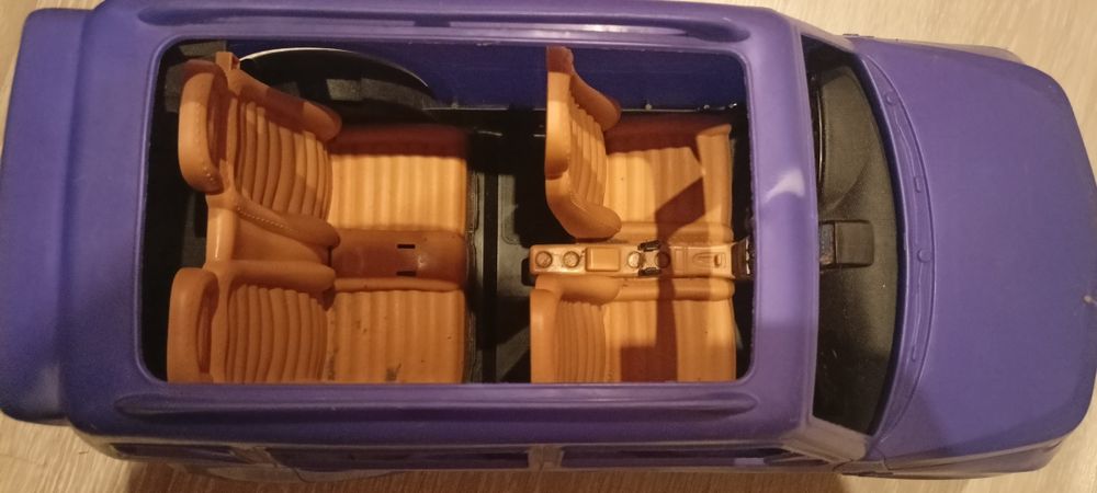 Auto dla lalki barbie