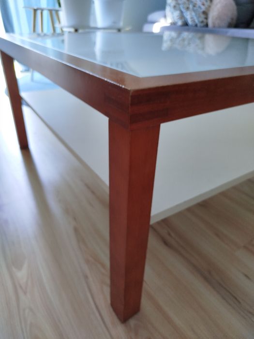 Stolik z drewna bukowego